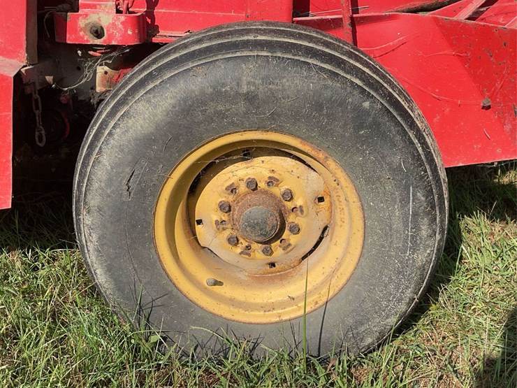 massey-ferguson-560-image-17