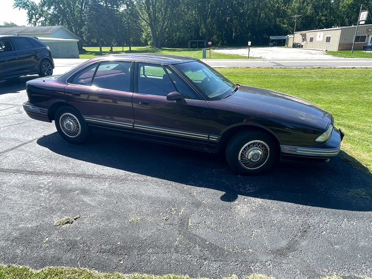 #3290-•-1994-oldsmobile-eighty-eight-(has-wi-title)-(kingston,-wi)-image-9