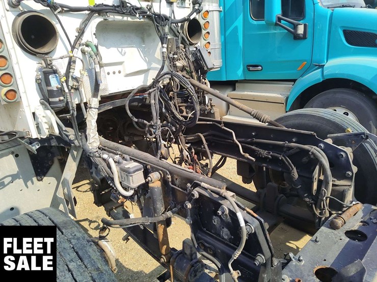2015-peterbilt-388-image-22