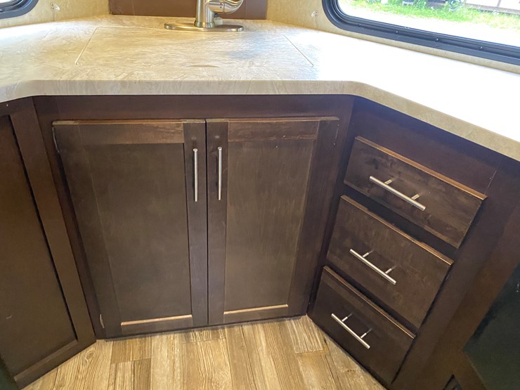 #3304-•-2016-cherokee-limited-274vfk-camper-(has-wi-title)-(three-lakes,-wi)-image-56