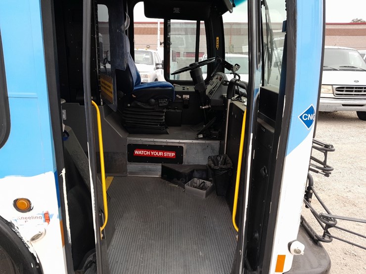 lot#---2007-new-flyer-c40lfr-transit-bus-image-5