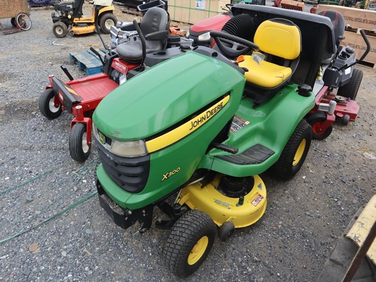 john-deere-x300-image-4