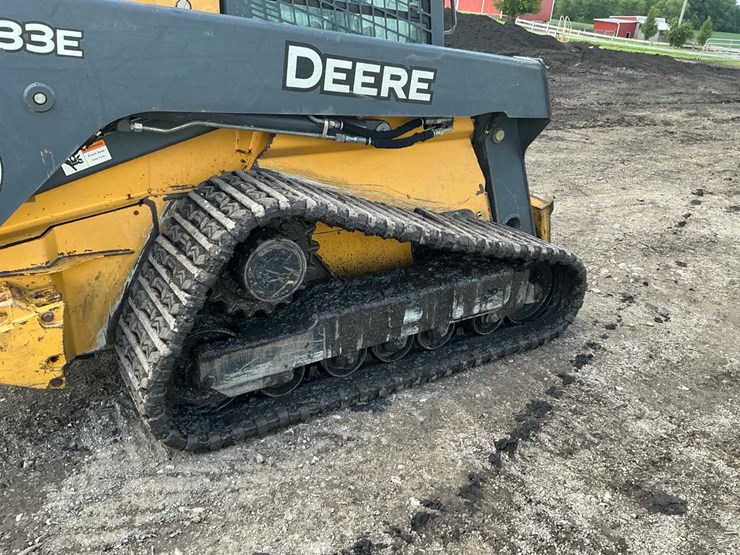 2014-deere-333e-image-34
