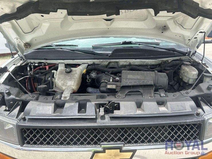 2015-chevrolet-express-4500-image-14