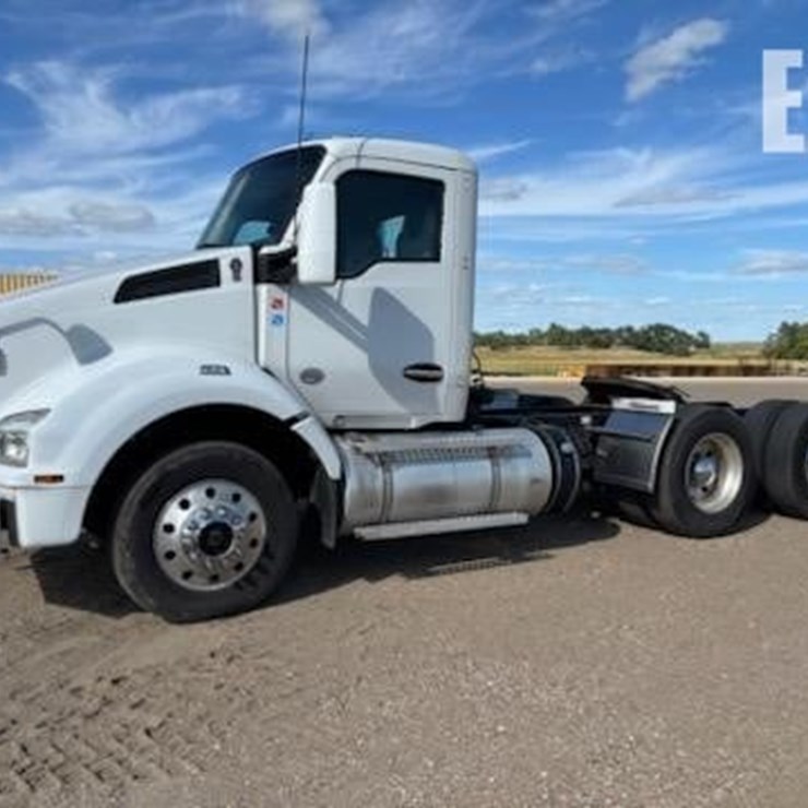 2016 KENWORTH T880