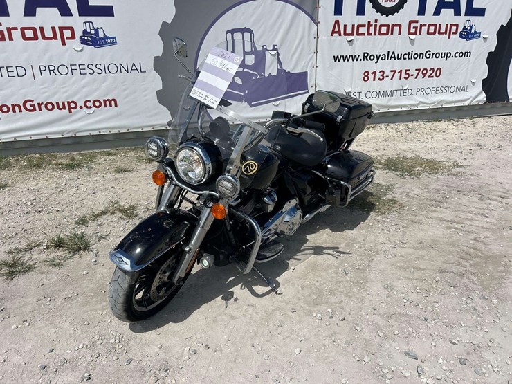 2021-harley-davidson-flhp-motorcycle-image-5