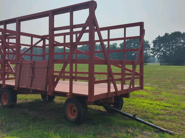 wooden-bale-kicker-rack-wagon-with-jumbo-10-ton-wagon
(stored-inside)-image-2