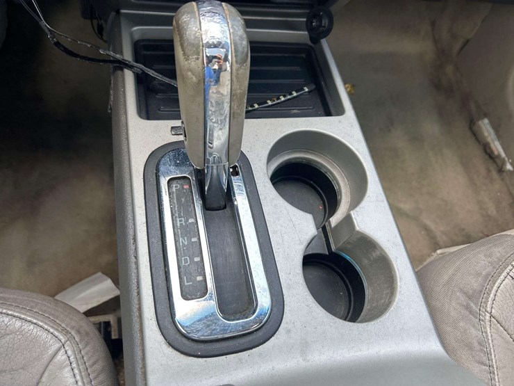 2010-ford-edge-image-18
