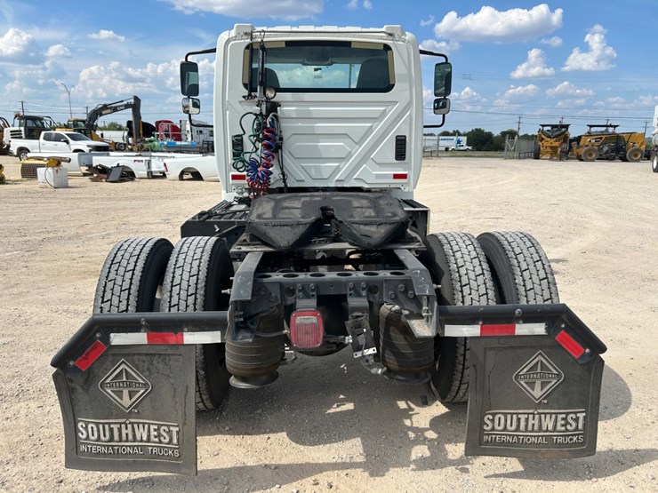 2017-international-durastar-4400-image-5