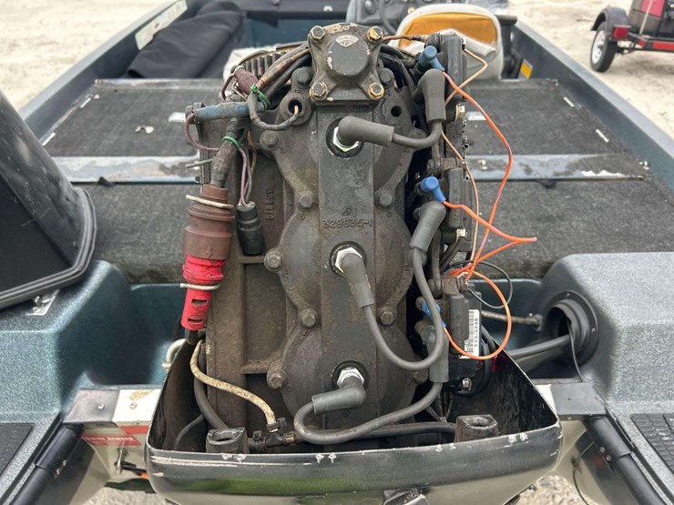 1990-nitro-tracker-165tf-bass-boat-with-s/a-galvanized-trailer-image-16