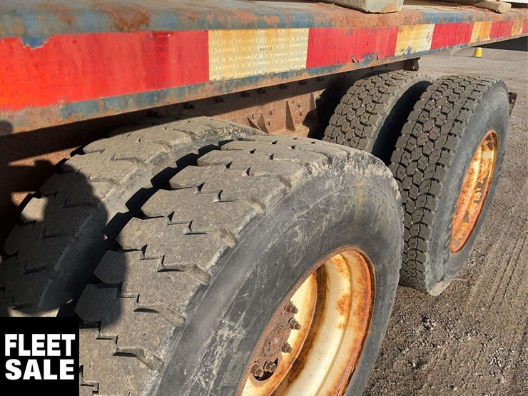 2005-freightliner-fld112-image-8