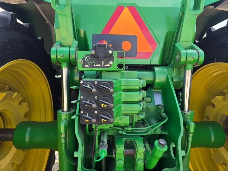 john-deere-8100-image-8