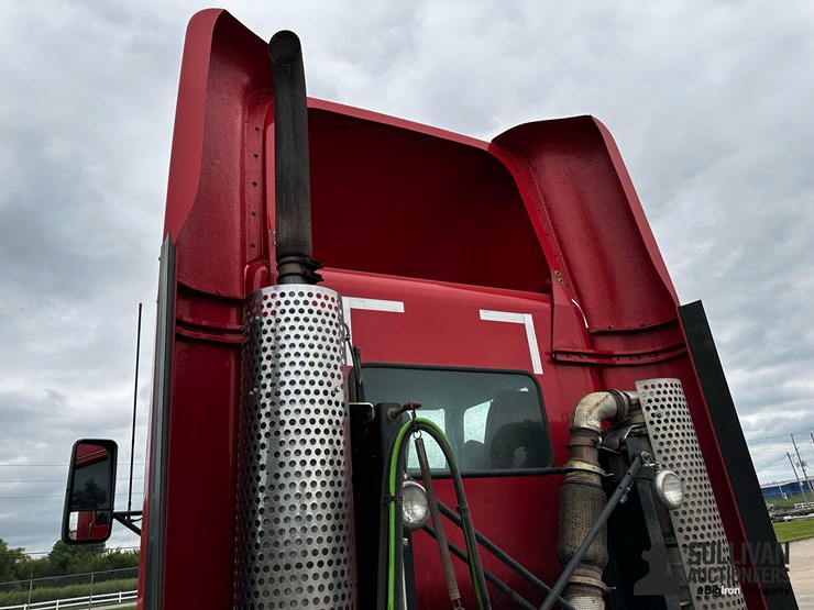 2012-kenworth-t440-image-15