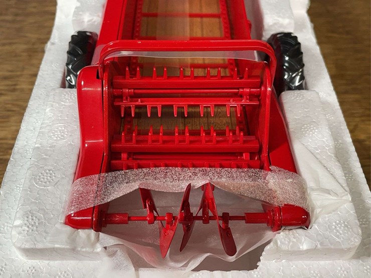 1/16-mccormick-200-spreader-precision-nib-ertl-image-12