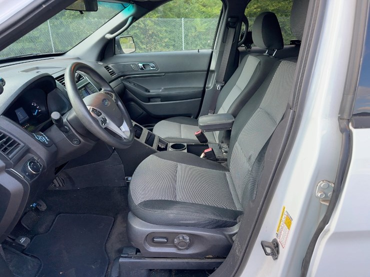 2014-ford-explorer-image-17
