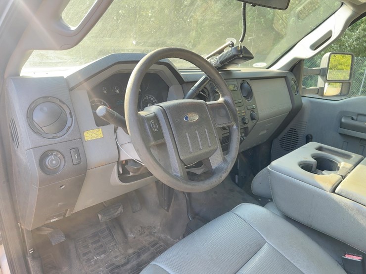 2012-ford-f550-xl-image-39