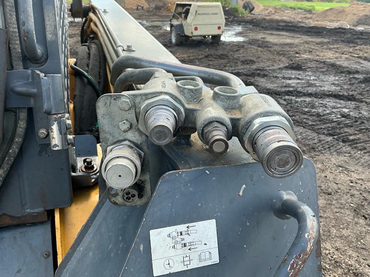 2014-deere-333e-image-19