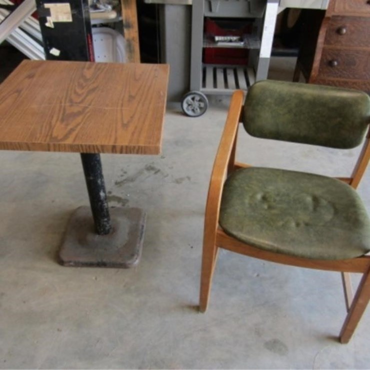 24x24x29.5 Bar Table & Retro Chair