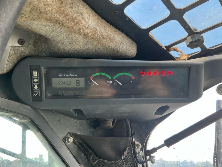 2014-deere-333e-image-46