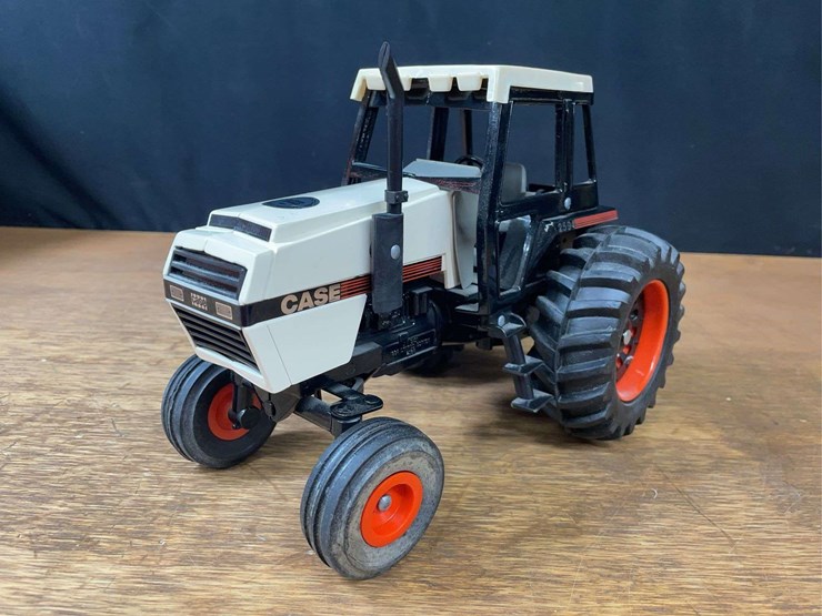 1/16-case-2594-collector-ertl-image-1