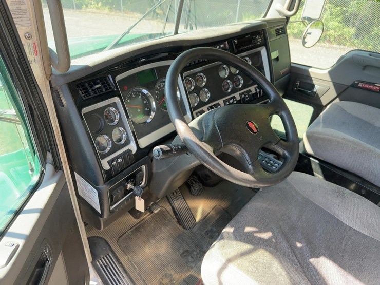2018-kenworth-t800-image-30