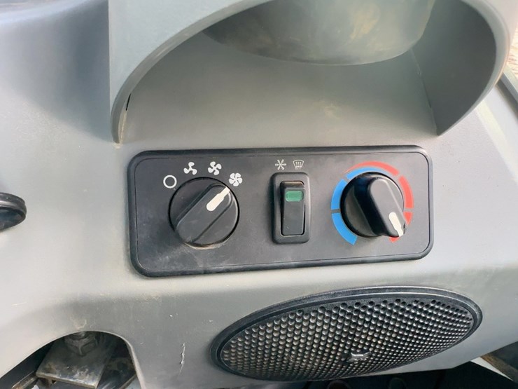 2022-bobcat-t770-image-22