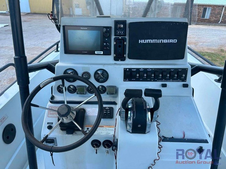 2007-boston-whaler-boat-w/-dual-200hp-mercury-optimax-image-8