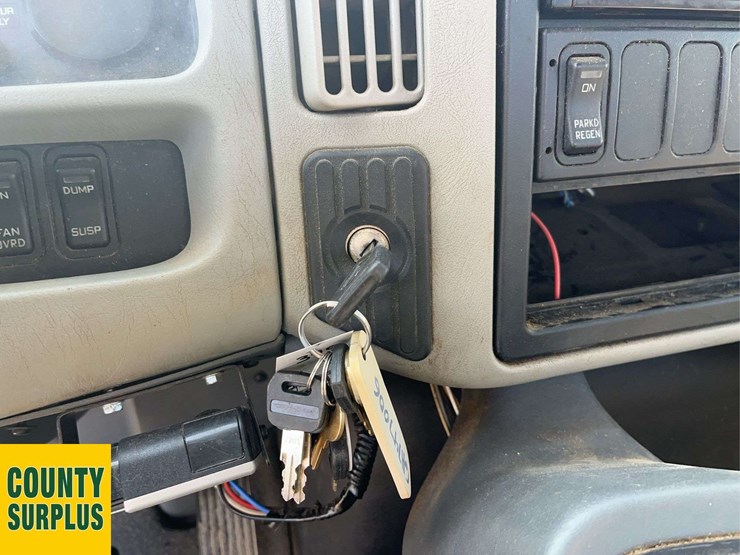 2016-international-durastar-4400-image-9