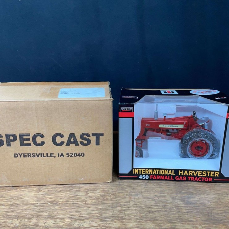 1/16 Farmall 450 2003 North Iowa NIB SC