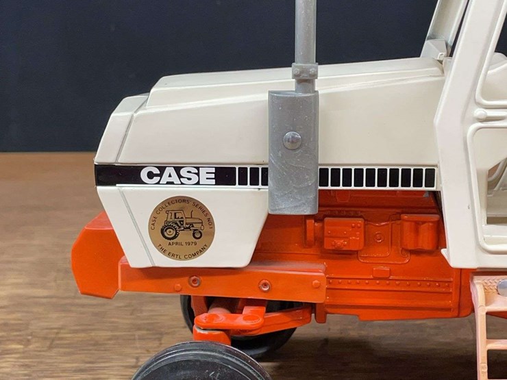 1/16-case-2390-collector-ertl-image-11