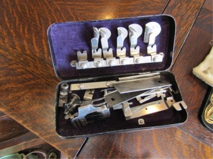 illionois-sewing-machine-co.-new-royal-a-sewing-image-23