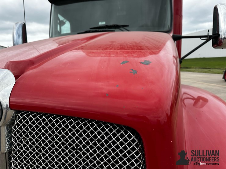2013-kenworth-t440-image-13