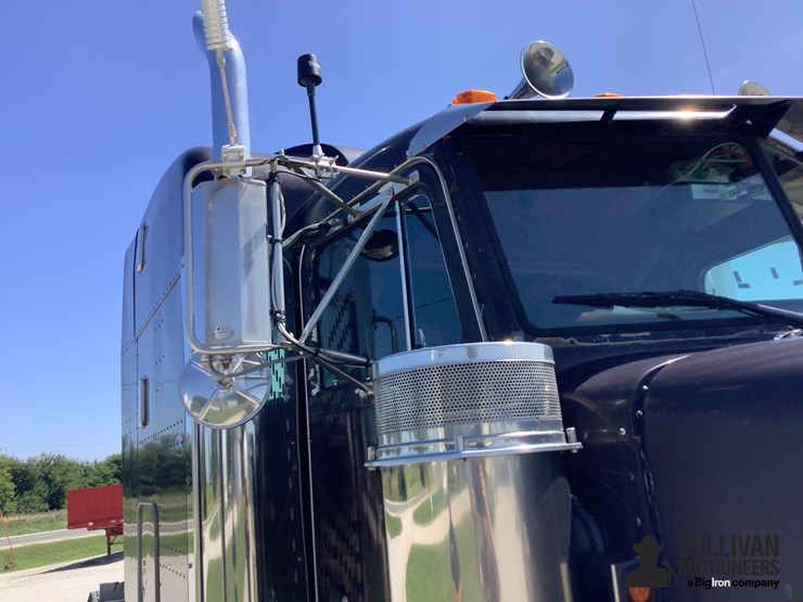 1996-peterbilt-377-image-13