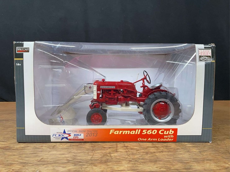 1/16-farmall-560-cub-w/loader-2013-pork-expo-nib-sc-image-1