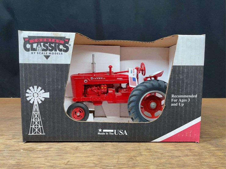 1/16-farmall-super-md-nib-sm-image-1