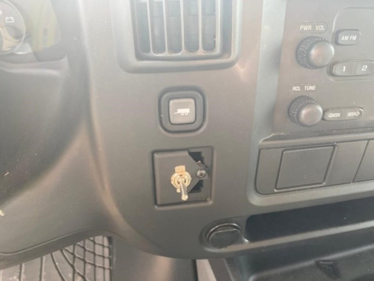 2004-chevy-express-van,-waldoch-crafts-edition,-image-38