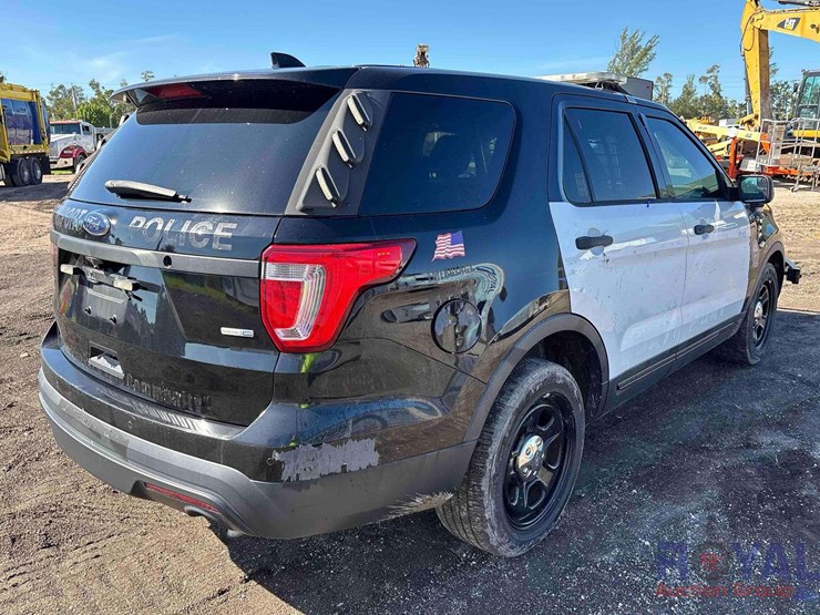 2017-ford-explorer-image-3