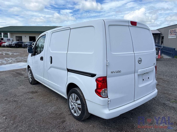 2017-nissan-nv200-image-4
