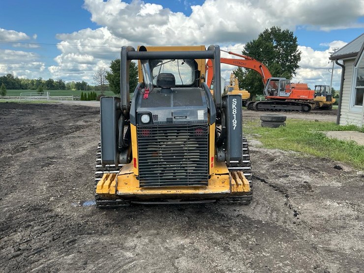2014-deere-333e-image-4