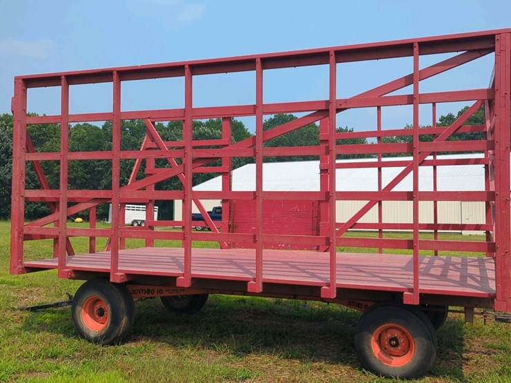 wooden-bale-kicker-rack-wagon-with-jumbo-10-ton-wagon
(stored-inside)-image-8