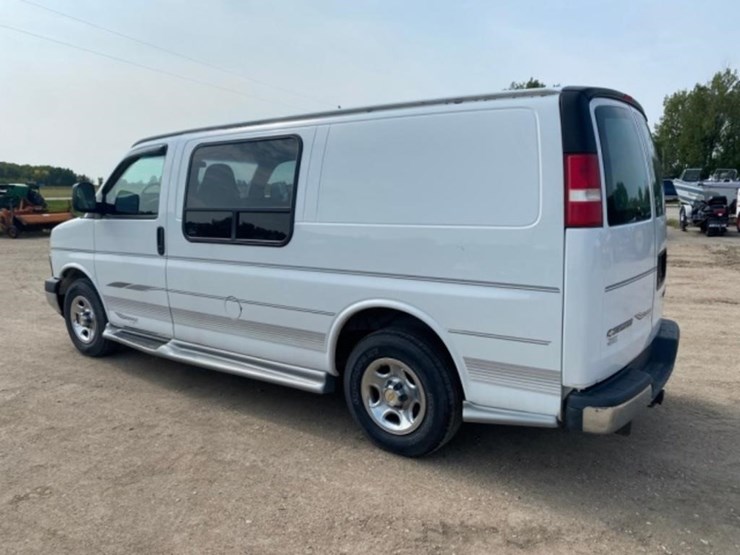 2004-chevy-express-van,-waldoch-crafts-edition,-image-11