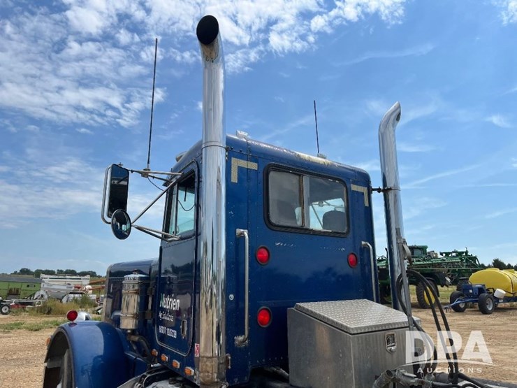 1984-peterbilt-359-image-39