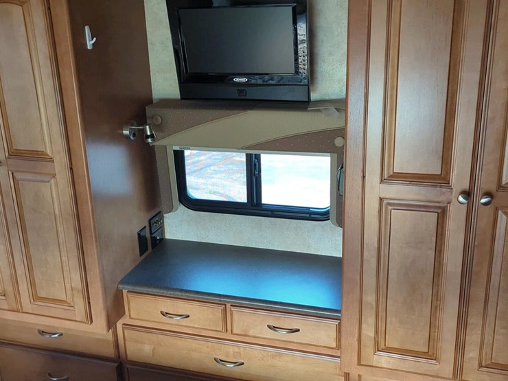 2012-winnebago-vista-class-a-motorhome,-2-slide-outs,-ford-v10-engine-image-26