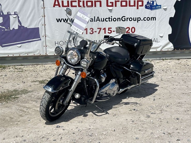 2021-harley-davidson-flhp-motorcycle-image-1