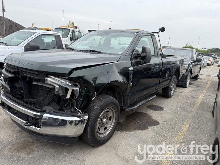 2020-ford-f250-xl-image-1