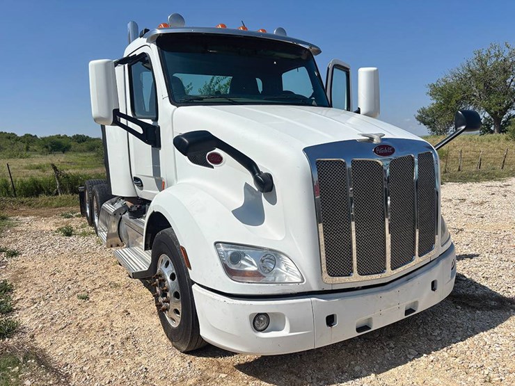 peterbilt-579-image-2