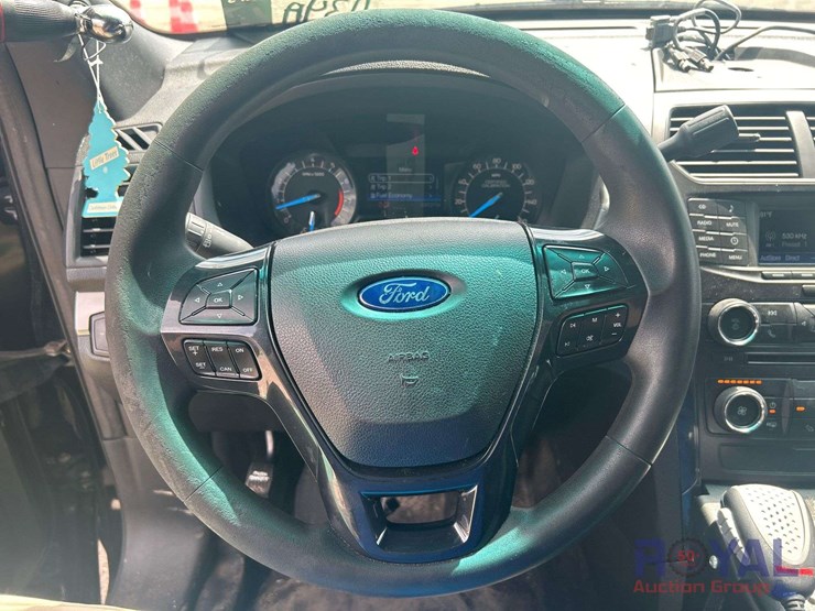 2016-ford-explorer-image-14