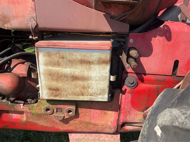 massey-ferguson-444-image-48