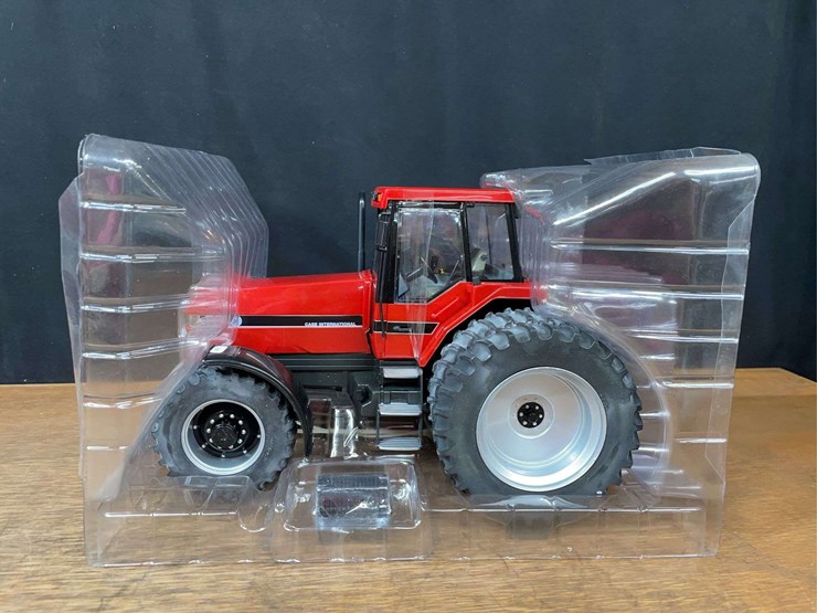 1/16-case-ih-magnum-7140-2012-ttt-nib-ertl-image-2
