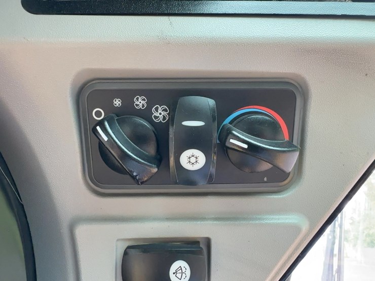 2019-caterpillar-259d-image-28